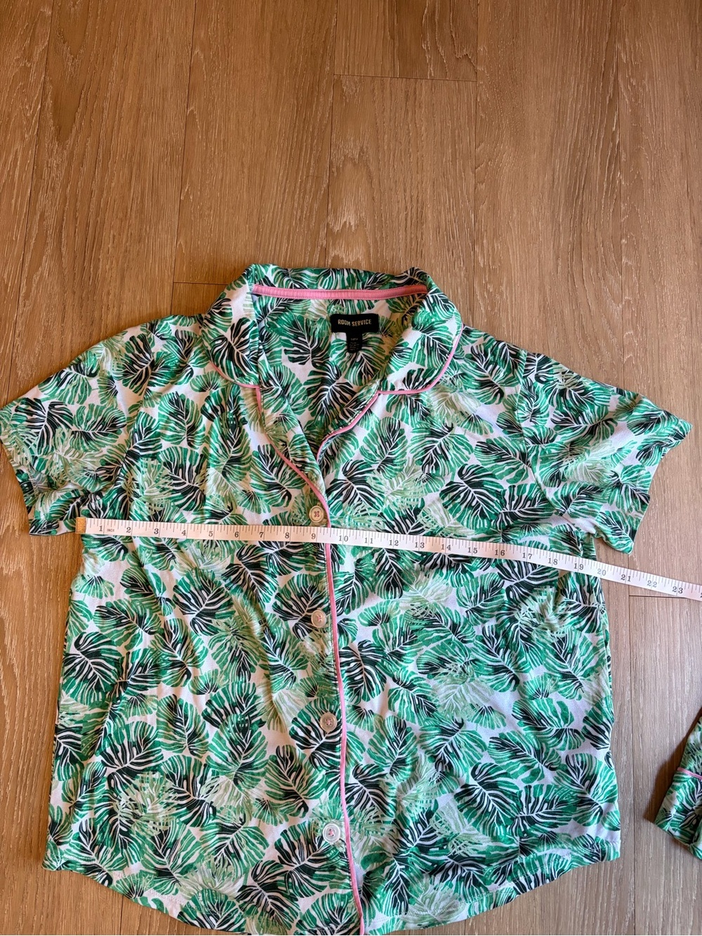 Tropical Green Leaf-Print Short-Sleeve & Capris Pajama Set - Picture 13 of 16